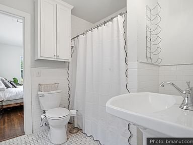 Building Photo - 321 N Xenophon Ave