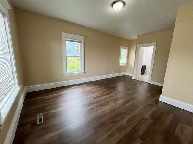 Building Photo - Spacious 4 Bed/2 Bath Rental Home!