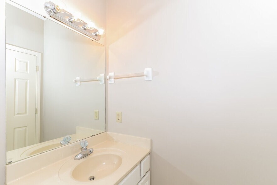 Building Photo - 7743 Shadow Hills Dr