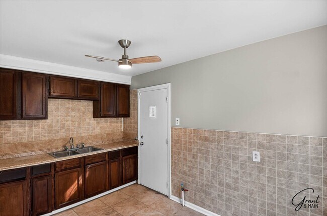Building Photo - $1300 3 bedroom bungalow