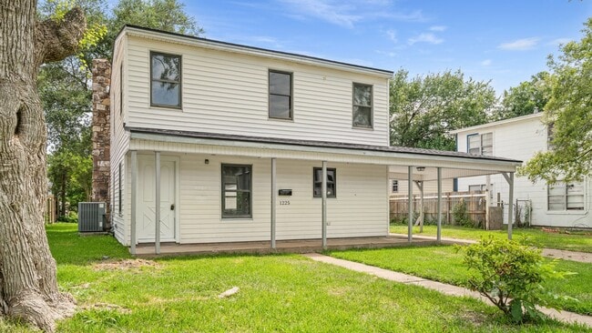 Building Photo - 1225 3rd Ave N