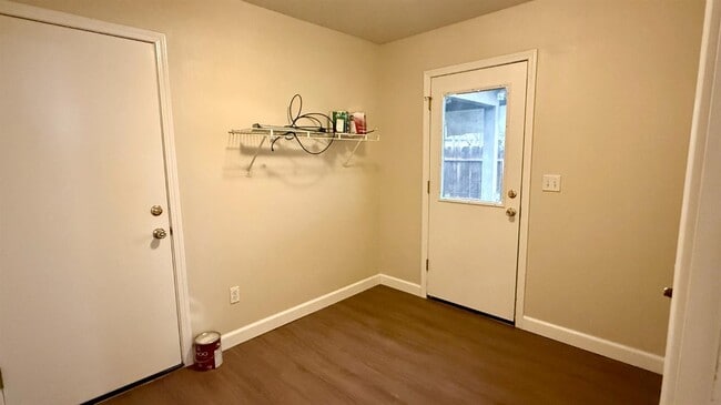 Building Photo - 121 W 2nd St