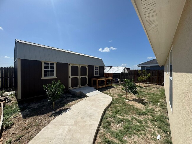 Building Photo - 504 Graneros Ave