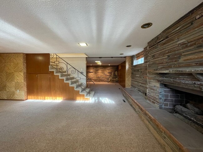 Building Photo - Gorgeous Mid-Century Modern Home Adjacent to BYU