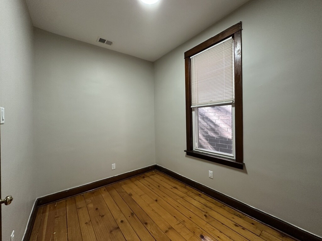 Building Photo - 2220 W Homer St