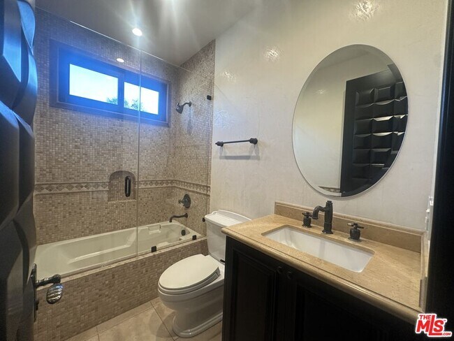 Building Photo - 458 Flores St