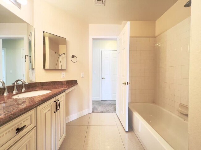Building Photo - Great location house in Green Valley
