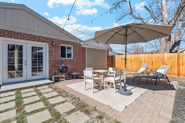 Building Photo - 3BD, 3BA Sunnyside Bungalow with 3-Car Garage