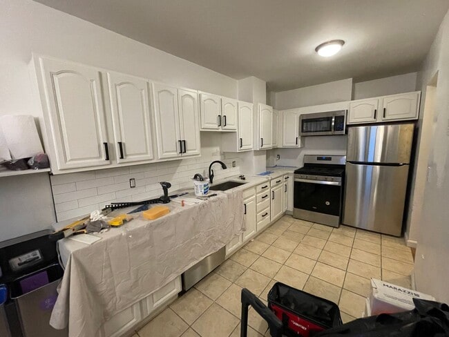 Building Photo - Beautiful 4 Bed in Fenway Available 9/1/26