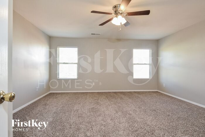 Building Photo - 3912 SE Jack Pine Ct