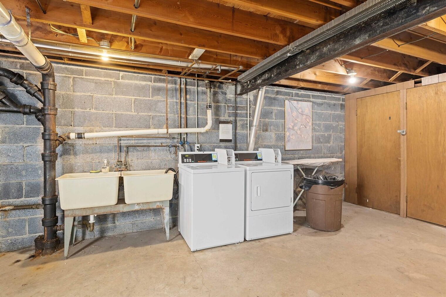 Building Photo - 43 Hollywood Ct