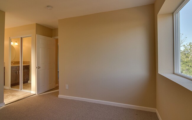 Building Photo - Barcelona Ridge Estates