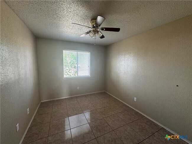 Building Photo - 1903 Basalt Dr