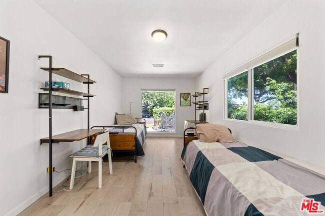 Building Photo - 2559 Colby Ave