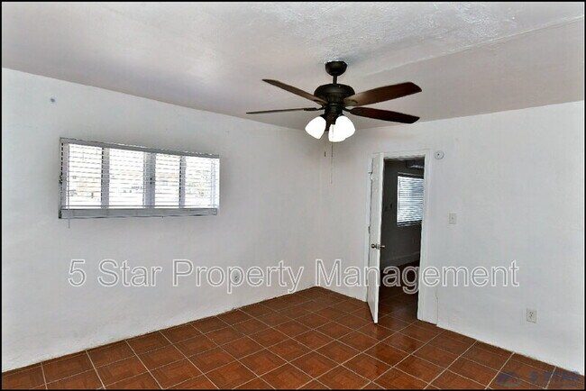 Building Photo - 1910A Olive Ave !!