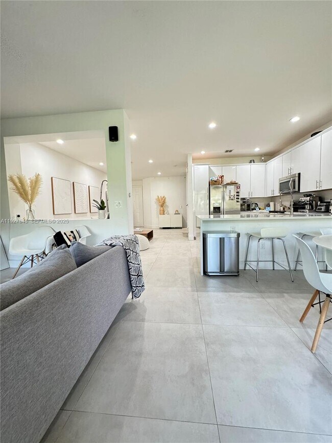 Building Photo - 13017 Riverwalk Cir S