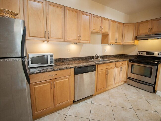 Building Photo - 13901 SW 90th Ave