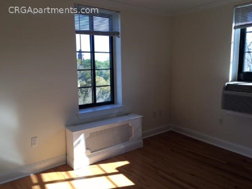 Building Photo - 64 Brattle St