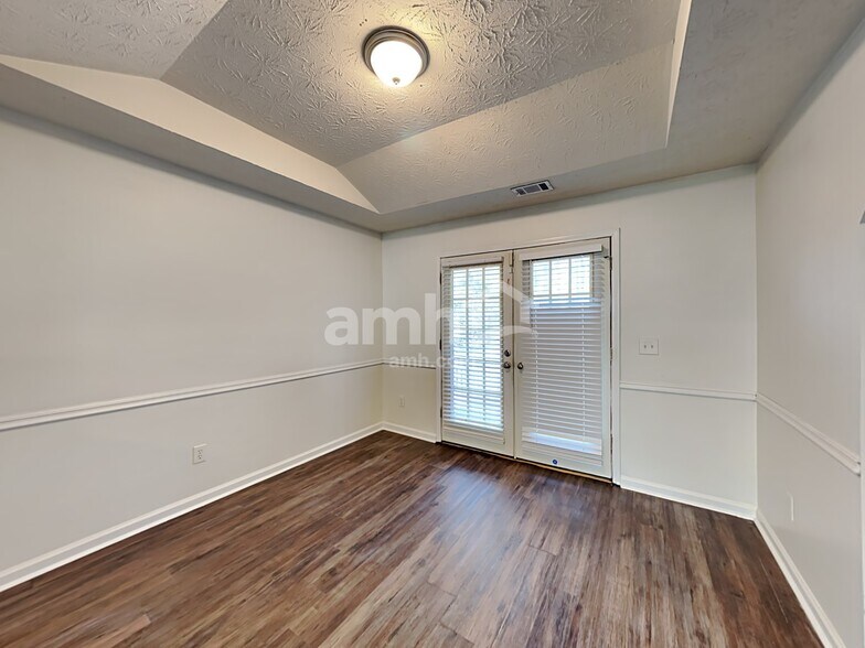 Building Photo - 200 Deer Walk Dr