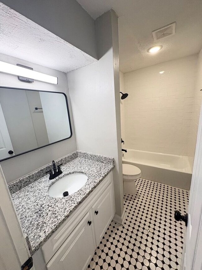 Building Photo - LIVE AT THE DEN THIS WINTER — FREE RENT + $995 SPECIAL