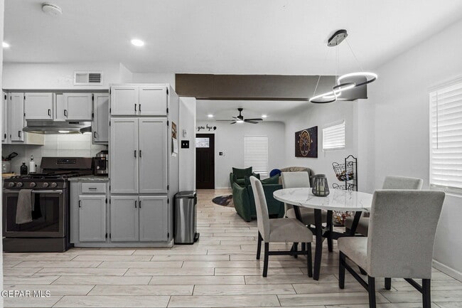 Building Photo - 7740 Phoenix Ave