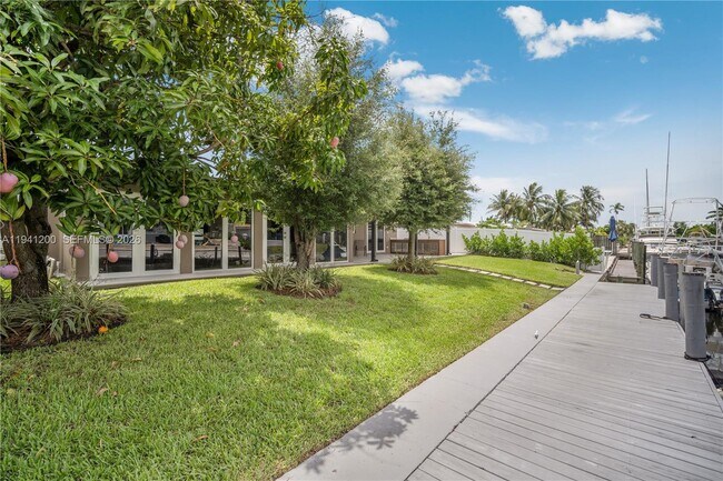 Building Photo - 1931 SW 22nd Ave