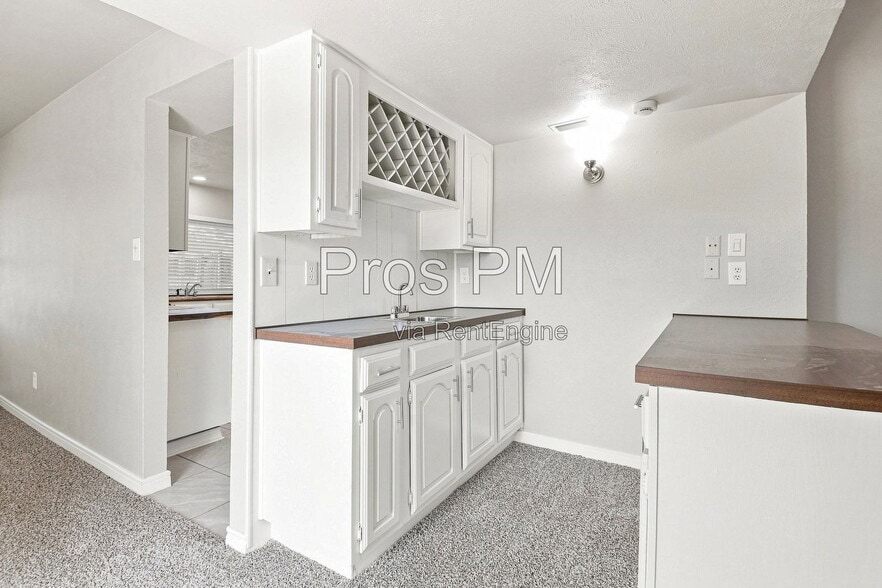 Building Photo - 5281 Reed Dr