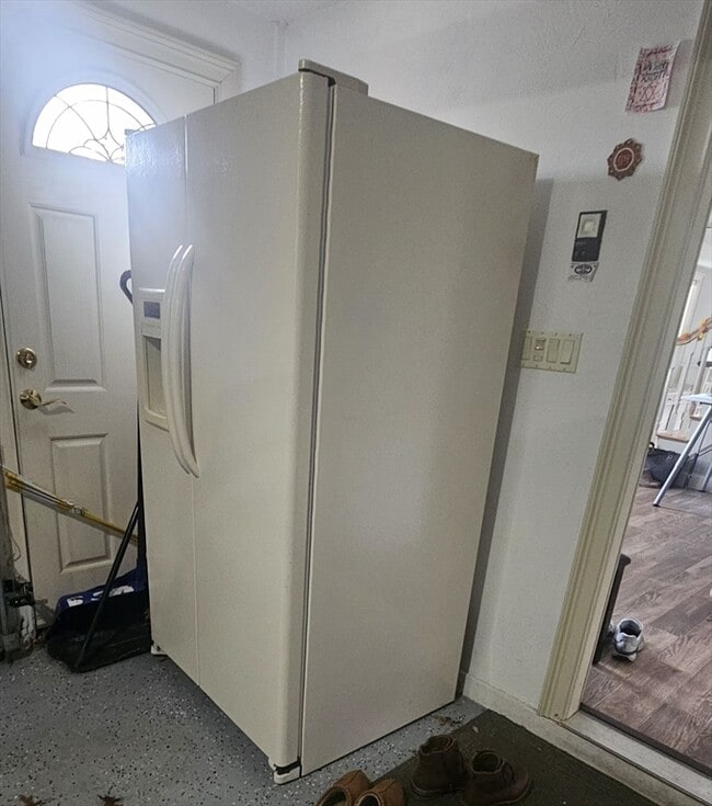 Building Photo - 227 Thurber Ave