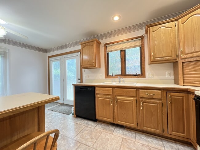 Building Photo - 2742 Pleasant View Dr