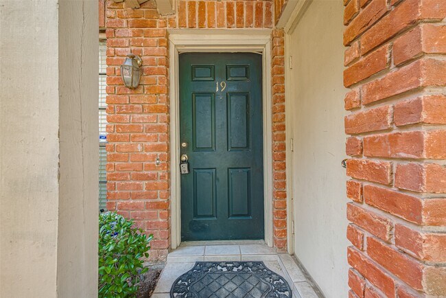 Building Photo - 2211 S Kirkwood Rd