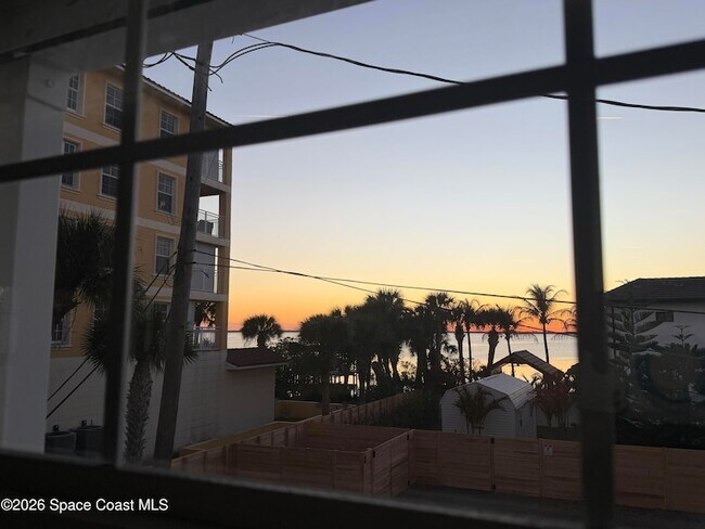 Building Photo - 154 Crescent Beach Dr