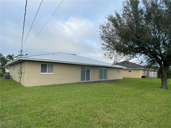 Building Photo - 1417 SE 8th Ave