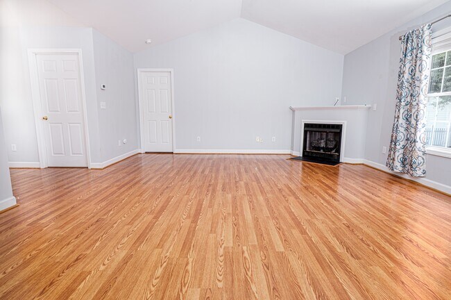 Building Photo - 118 Monterey Cir