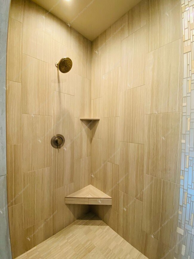 Building Photo - Luxury Single-Level 3BR - 3.5BA Living in Tetherow