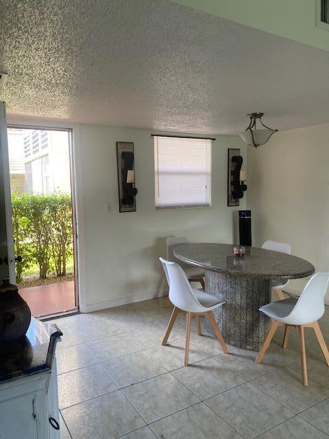 Building Photo - 715 Lori Dr