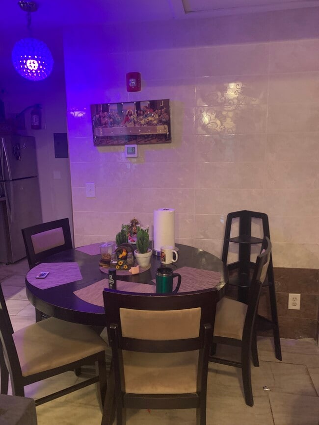 Building Photo - 270 N 1st Ave