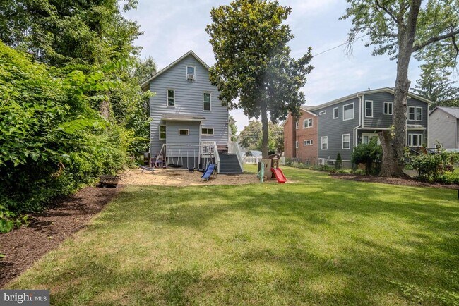 Building Photo - 5204 42nd Ave