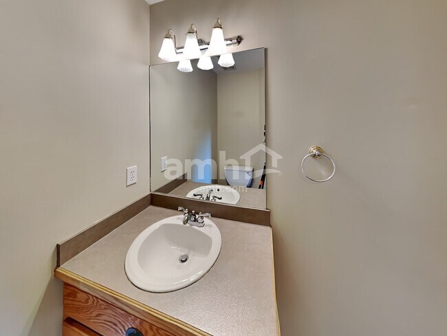 Building Photo - 2011 Aldbury Ln