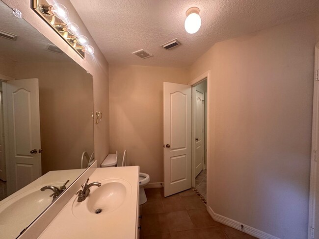 Building Photo - 5819 Brook Bend Dr