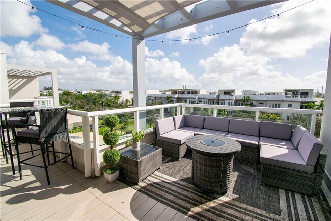 Building Photo - 6320 NW 104th Path