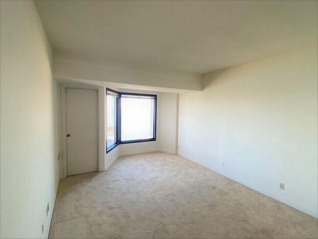 Building Photo - 1BD/1BATH Condo Available in Pacific Park Plaza