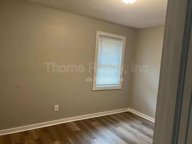 Building Photo - 104 Nandina Ct