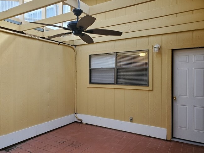 Building Photo - 5319 Palm Valley Dr N