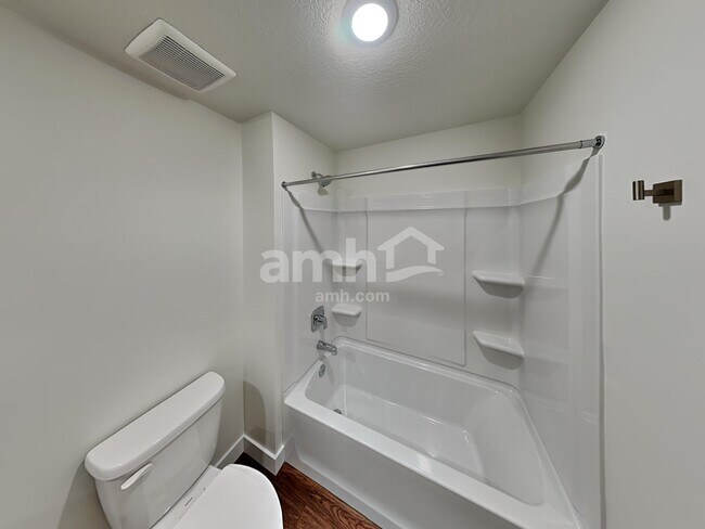 Building Photo - 8958 Wilroy Rd