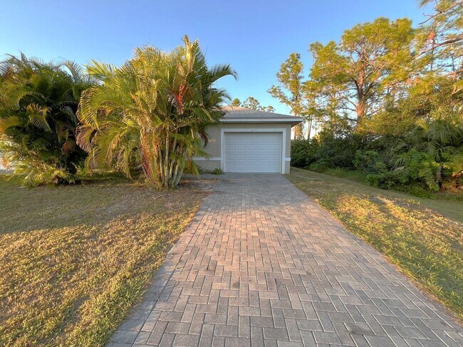 Building Photo - Great Location-Large 2/2/1 + DEN Duplex