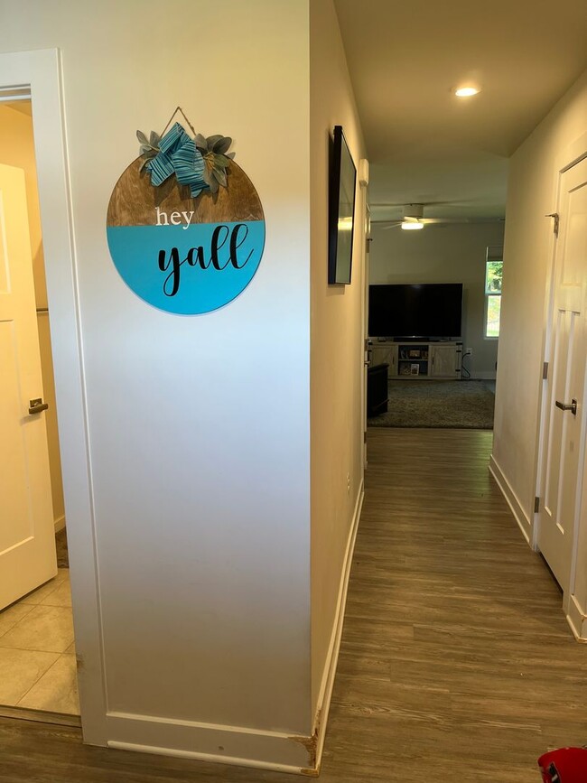 Building Photo - 3 bed 2 bath rental in Village Oaks Subdivision close proximity to Lake Monticello