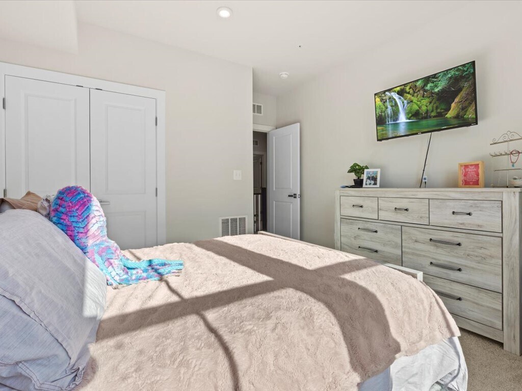 Building Photo - 17437 Southern Shores Dr