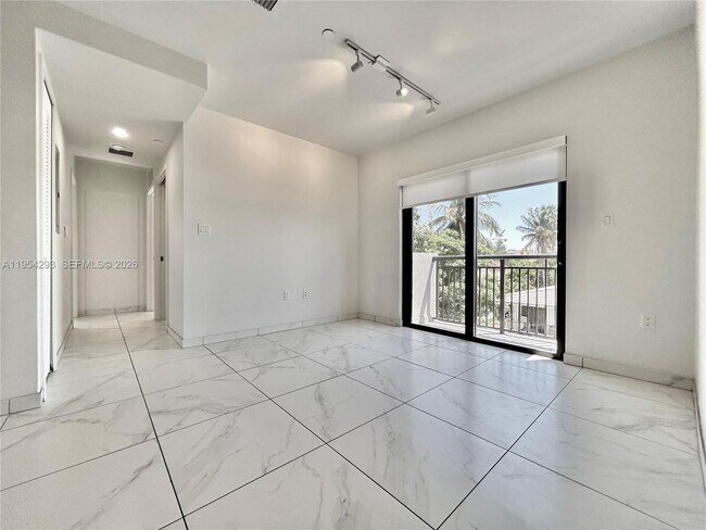 Building Photo - 836 SW 2nd St