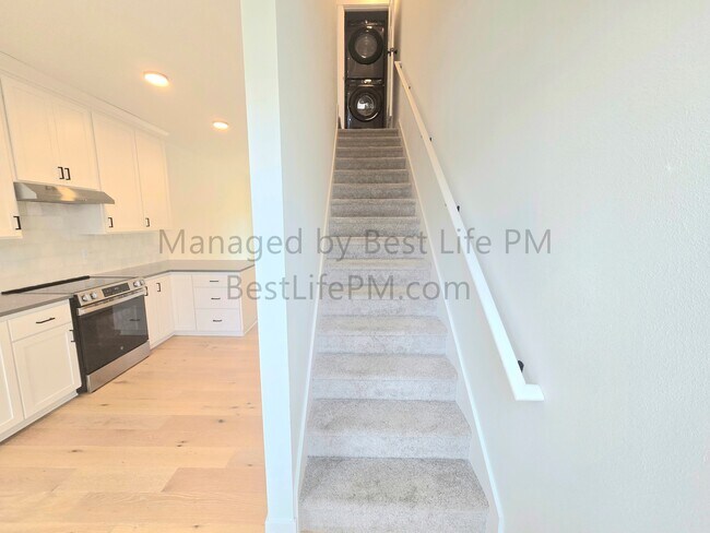 Building Photo - 310 NE 58th Ave
