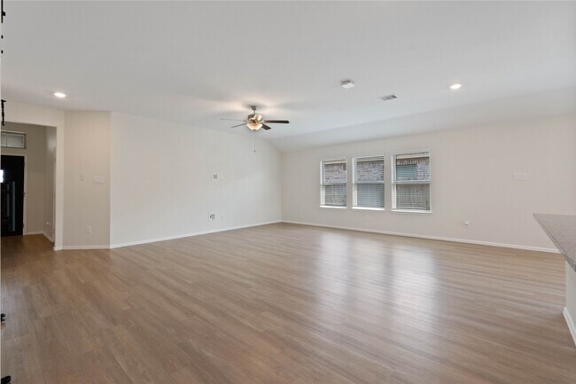 Building Photo - 323 Jewett Meadow Dr